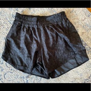 Lululemon Track That Short 5” Size 8 Formation Camo Deep Coal Multi Black